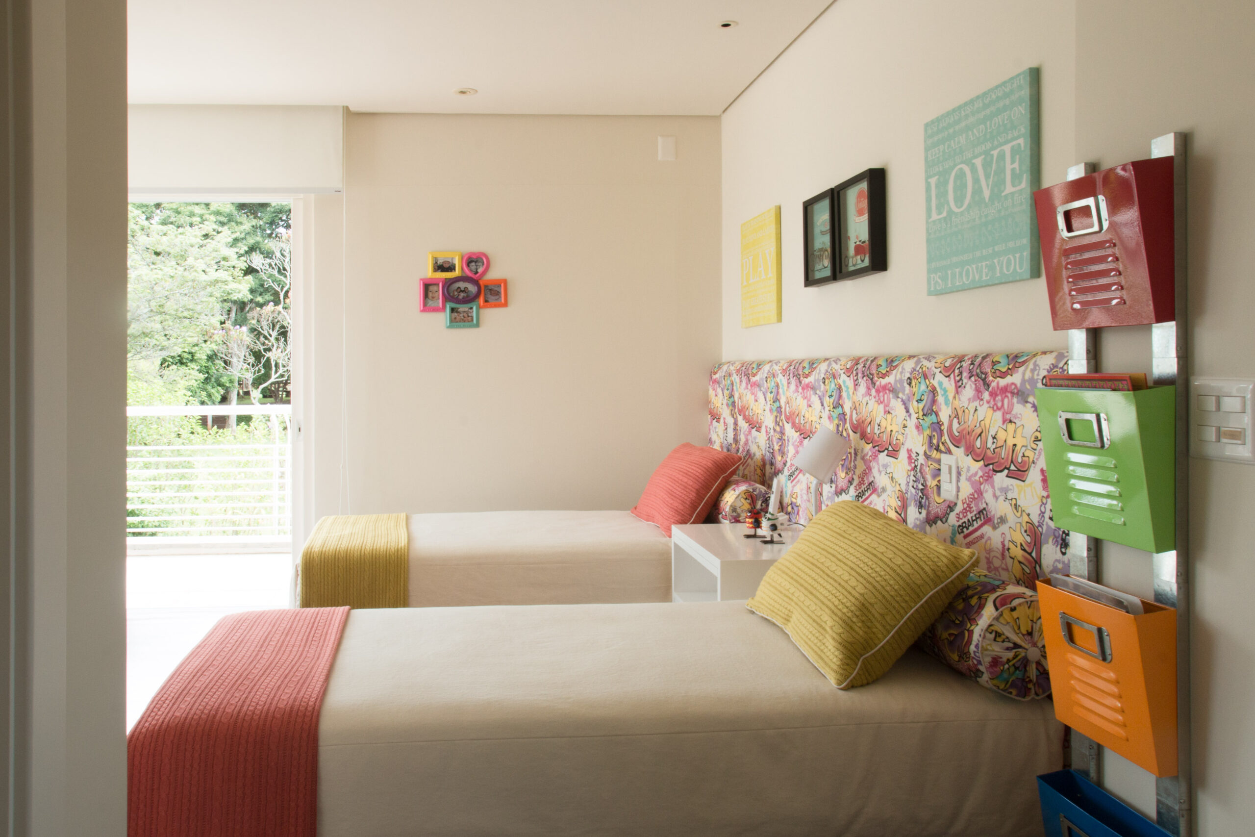 Quarto de 3 pré-adolescentes